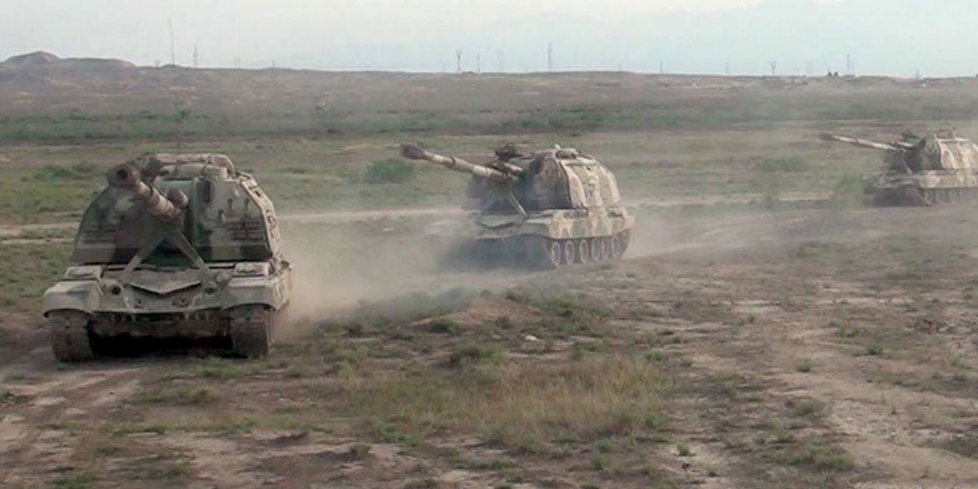 Azerbaycan ordusu ilerliyor! Ermenistan'a ait 4 tank imha edildi