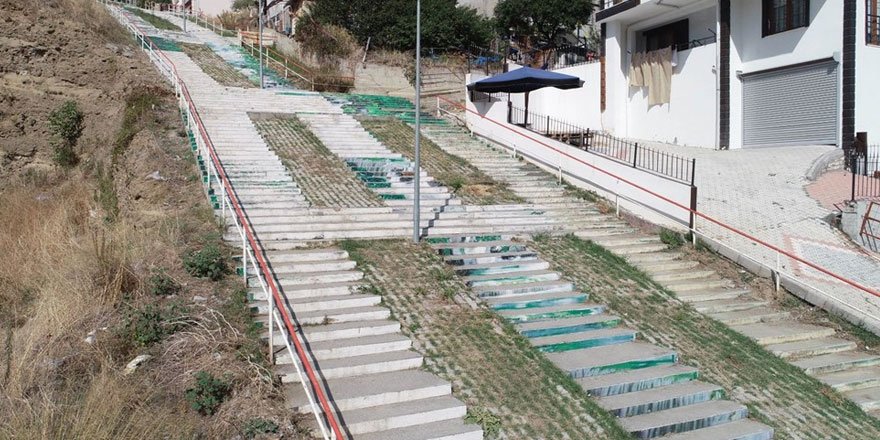 Molalı çıkılabilen 200 basamaklı merdiven görenleri şaşırtıyor!