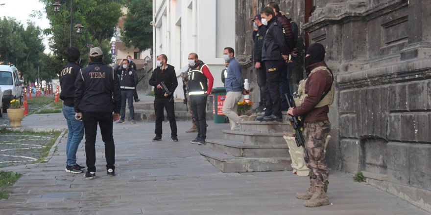 Kars Belediye Başkanı Ayhan Bilgen görevden uzaklaştırıldı! Yerine kayyım atandı