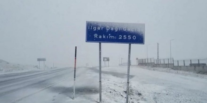 Ardahan'ın Posof ilçesine mevsimin ilk karı yağdı