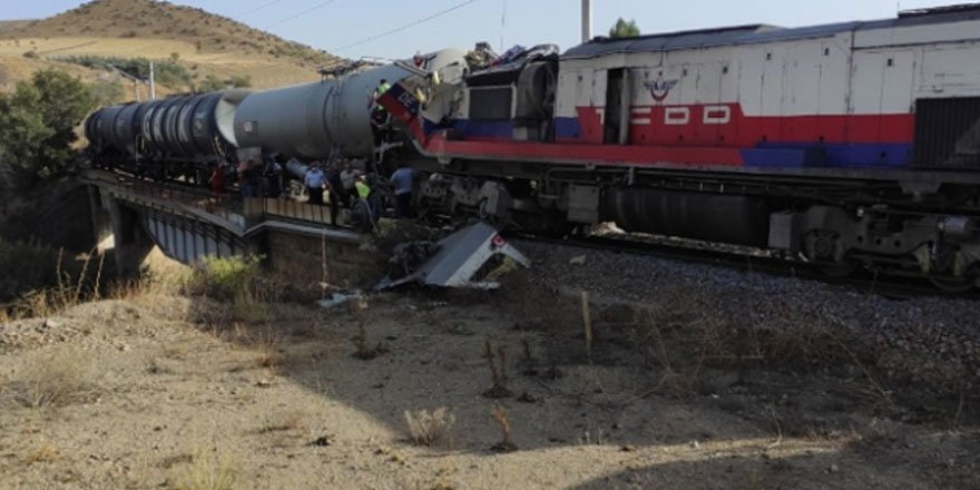Yozgat'ta iki tren çarpıştı! Çok sayıda ekip olay yerine sevk edildi