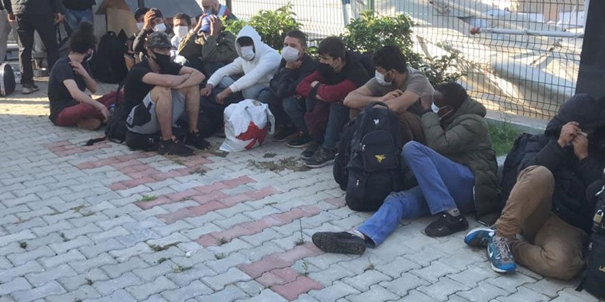 İzmir'de yurt dışına çıkmaya çalışan 130 sığınmacı yakalandı!