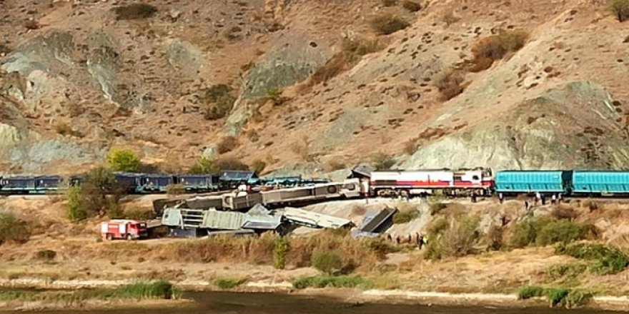 Ankara'da yük trenleri çarpıştı: 2 ölü