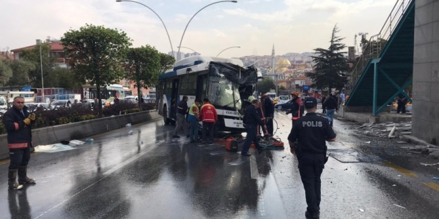 Ankara'da otobüs üst geçit asansörüne çarptı: 12 yaralı