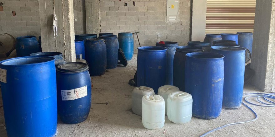 Adana'da 3 bin 220 litre sahte içki ele geçirildi