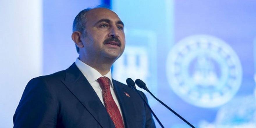 Bakan Gül'den "ışıklı paylaşım"a tepki