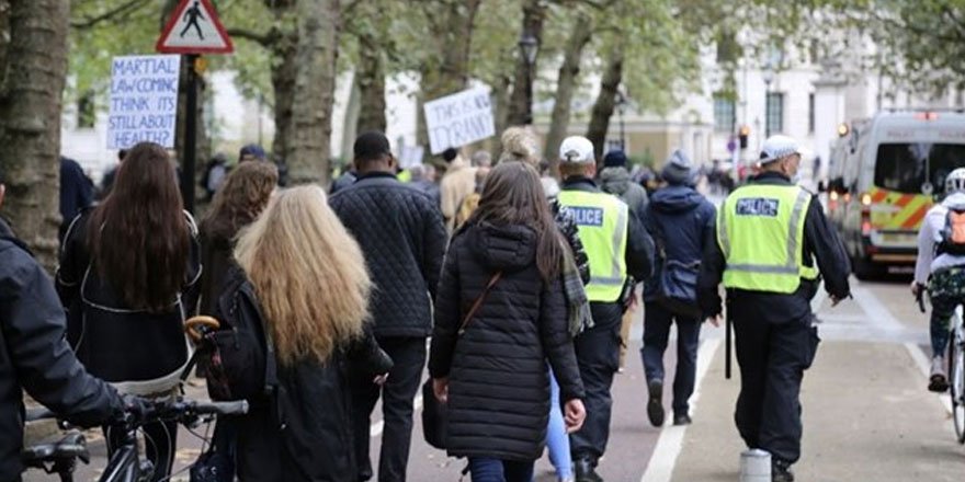 Londra'da koronavirüs kısıtlamaları sıklaştırılıyor! Yasaklar geri döndü
