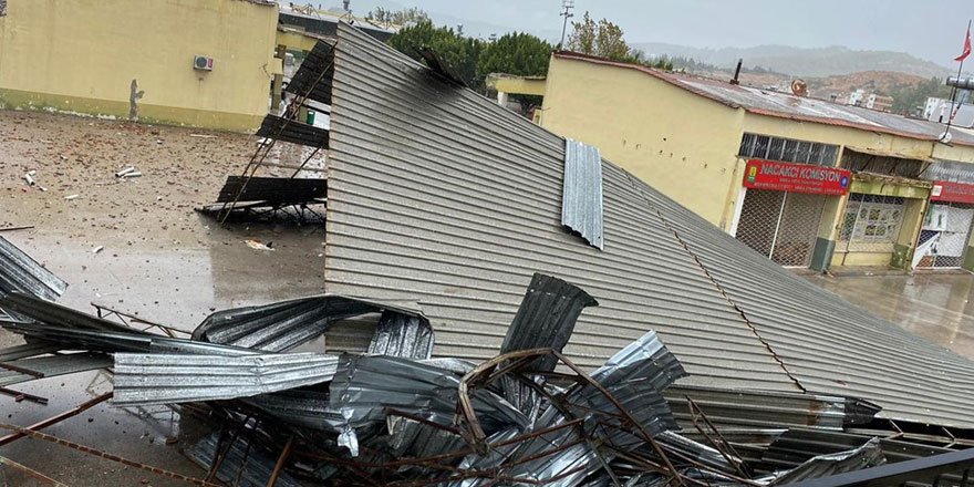 Antalya Kumluca'da kuvvetli rüzgar ve dolu can aldı: 1 ölü