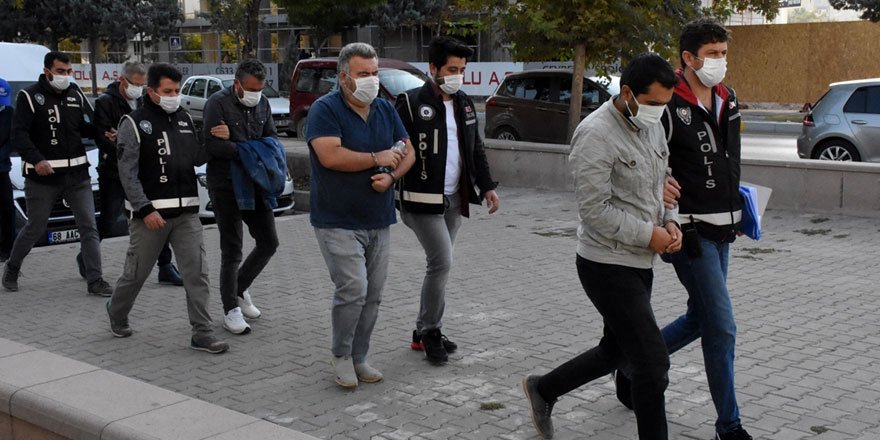 FETÖ operasyonunda gözaltına alınan 17 şüpheli adliyeye sevk edildi