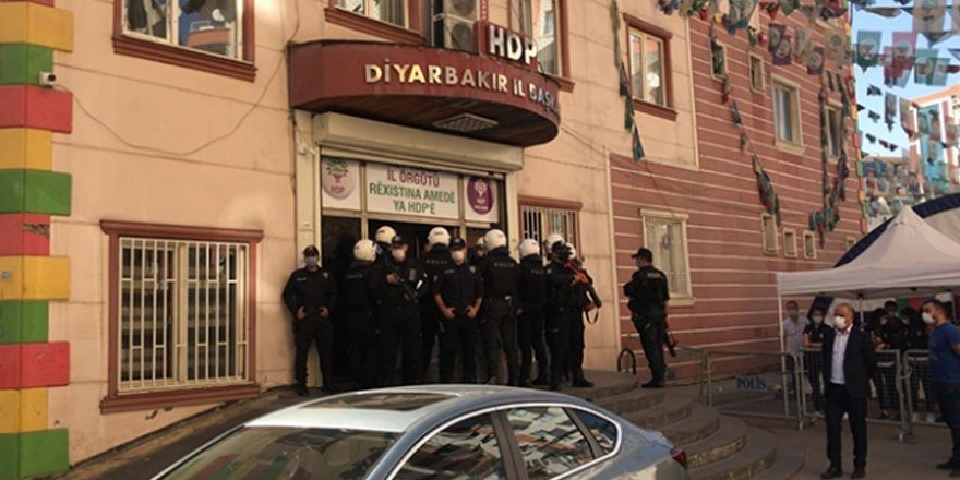 Diyarbakır'da HDP binalarında arama: 2 gözaltı