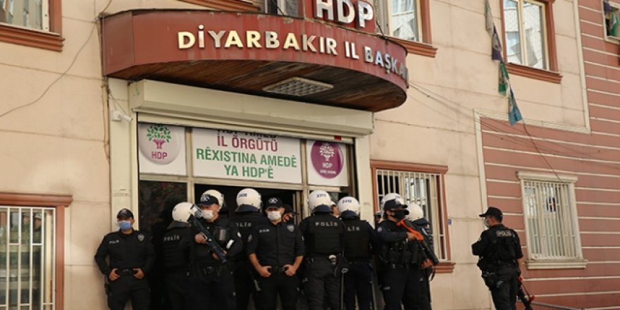 Diyarbakır'da HDP il başkanı ve ilçe başkanları gözaltına alındı!