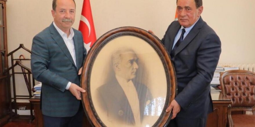 Çakıcı'dan Edirne Belediye Başkanına ziyaret! Resmin aslını hediye etti