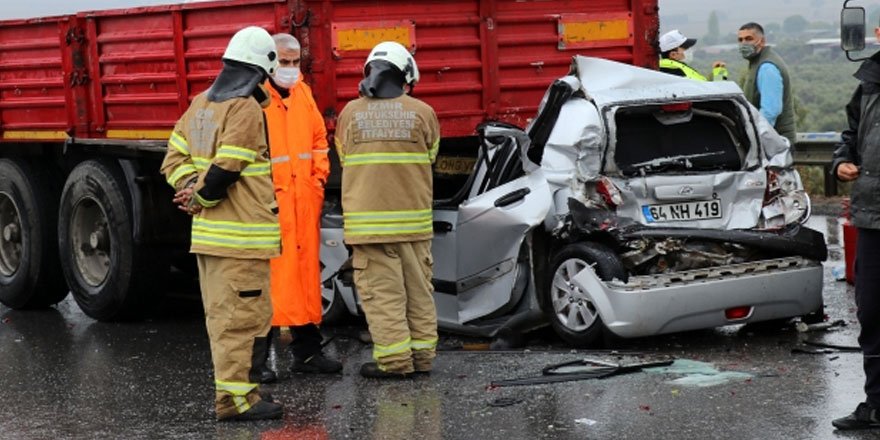 Hurdaya dönen araçtan yaralı kurtuldular
