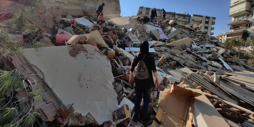 İzmir'de şiddetli deprem! Ege ve Marmara bölgesinden hissedildi