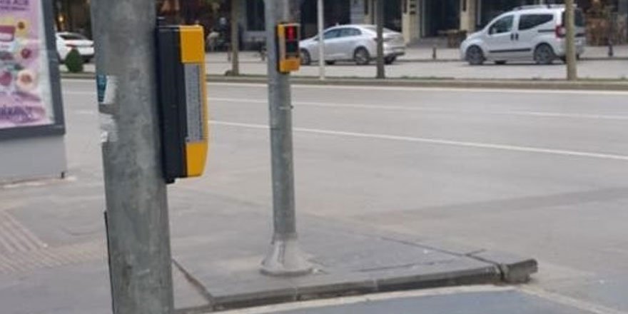 Bu botonlar kavşaklarda engelli bireylerin gözü kulağı olacak!