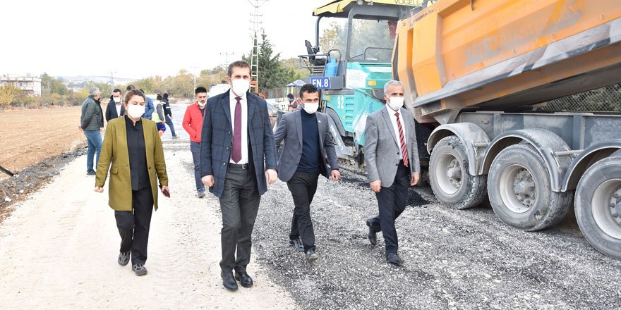 Gaziantep Büyükşehir, Aktoprak ile Erikli arasında sıcak asfalt çalışması başlattı!