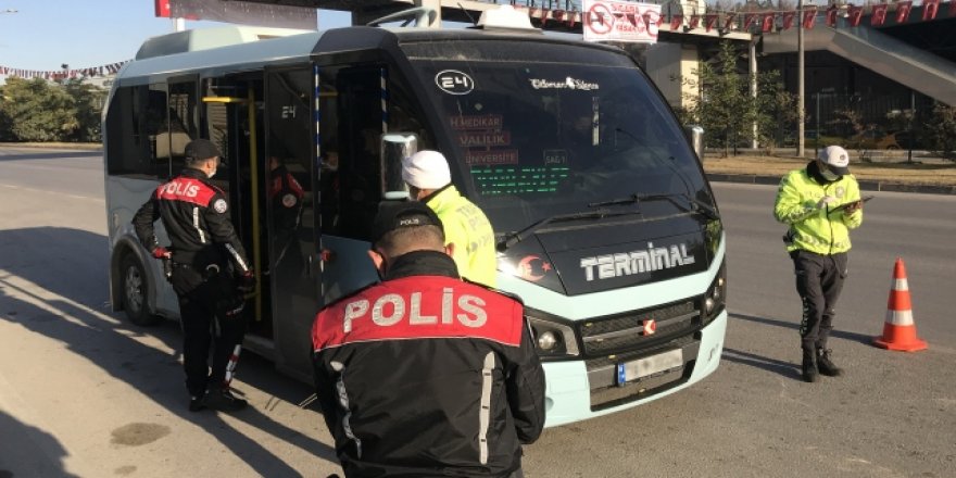 Karantinada olması gereken kişi halk otobüsünde yakalandı