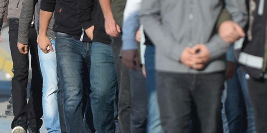 İzmir'de FETÖ operasyonu: 66 gözaltı