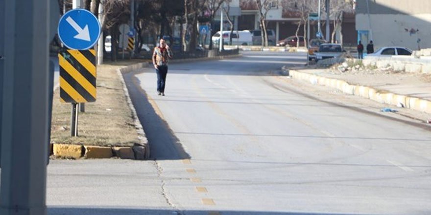 Eski eşini ve iki kızını öldürdü