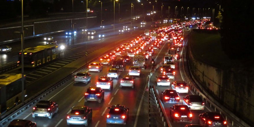 İstanbul'da trafik yoğunluğu yaşandı!