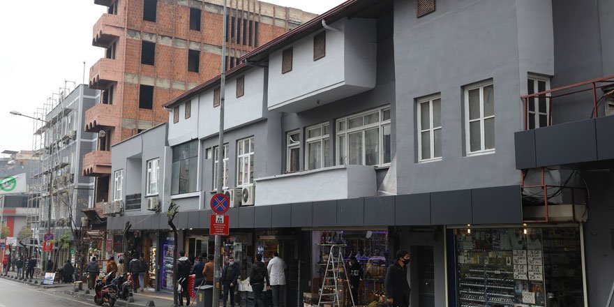 Büyükşehir, İnönü Caddesi'nde bina cephelerini yeniliyor!