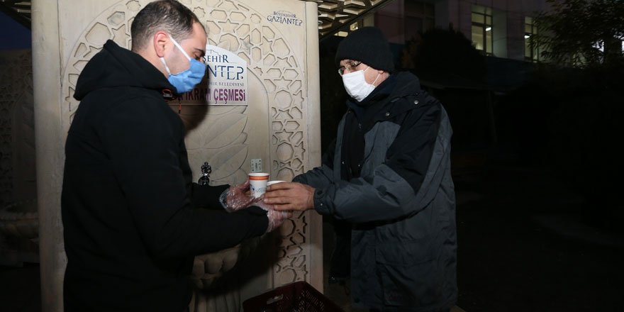 Büyükşehir, çorba ikram çeşmeleriyle vatandaşın içini ısıtıyor!