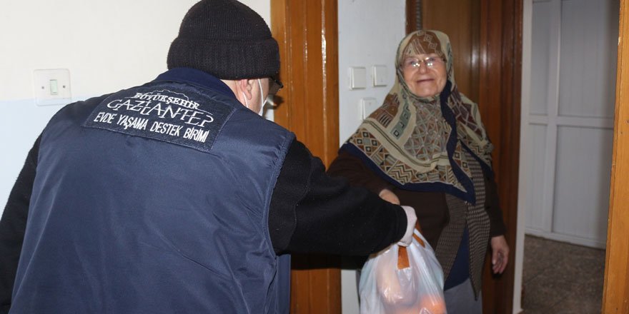 Gaziantep Büyükşehir, engelli ve yaşlı bireylere günlük 2 öğün yemek dağıtıyor!