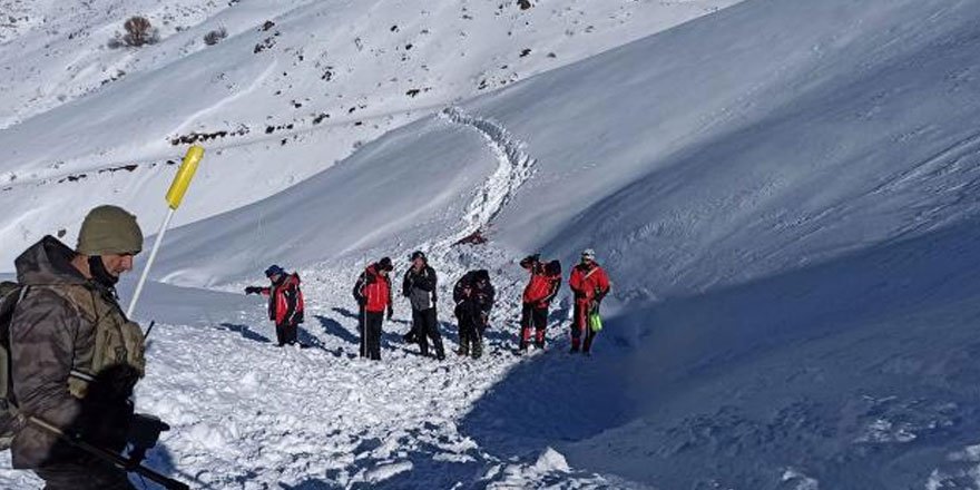 Çığ altında kalan askerin cansız bedenine ulaşıldı