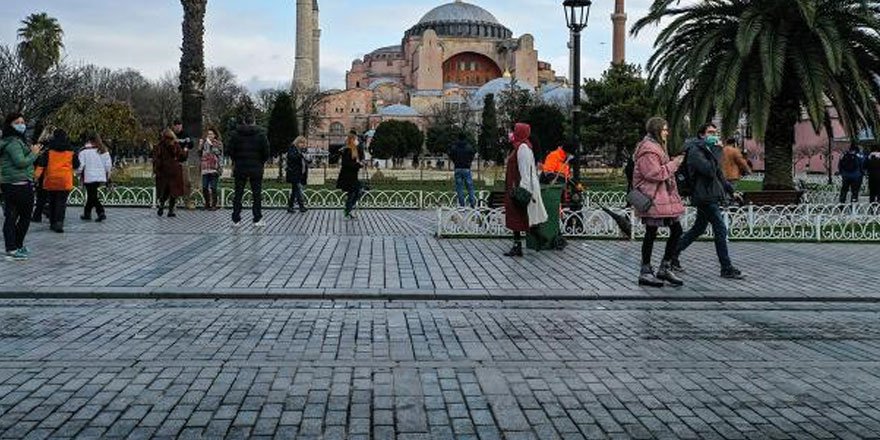 İçişleri'nden turist genelgesi: Simge cadde ve meydanlara izin yok