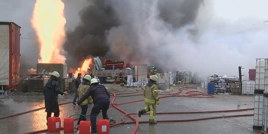 Tuzla'da fabrika bahçesinde yangın