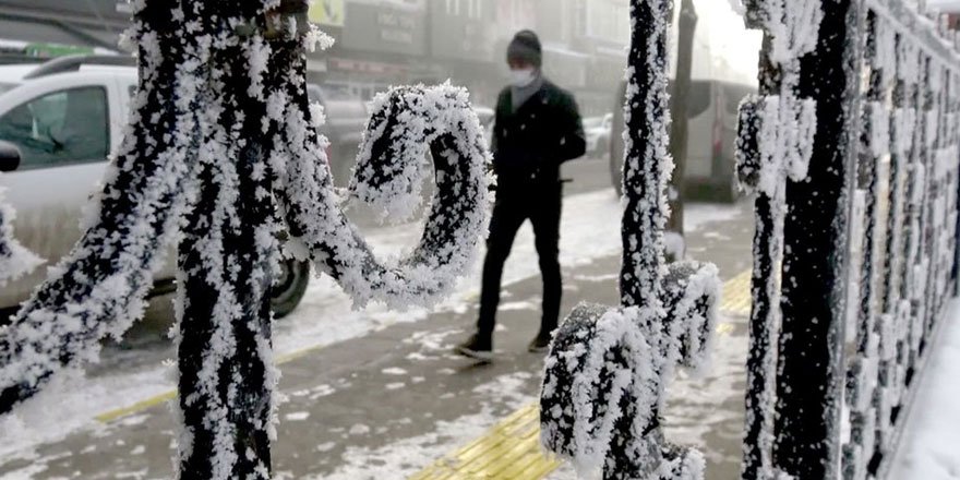 Ardahan dondu: Göle eksi 25'i gördü