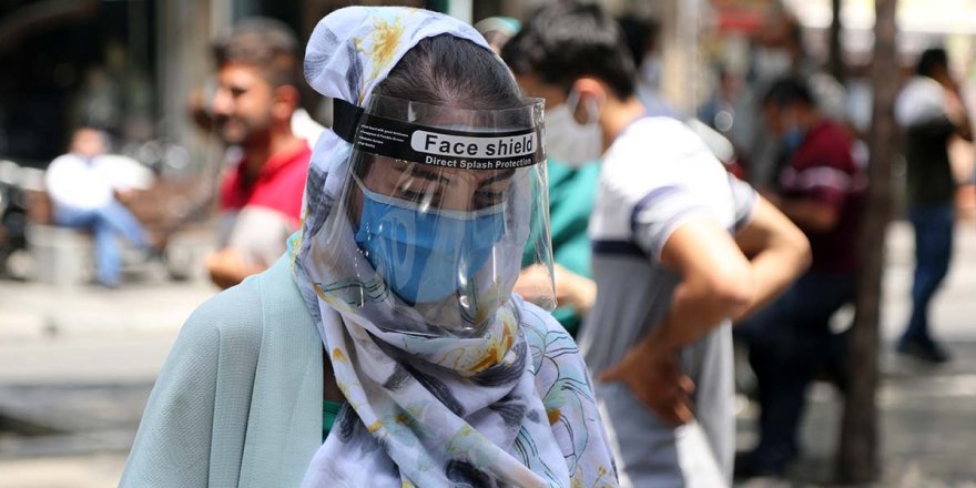 İran'da Kovid-19 ölümleri 55 bini aştı