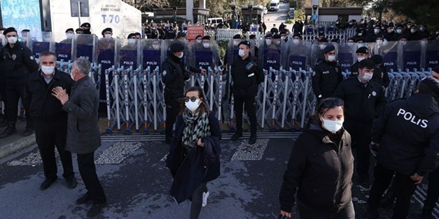 İstanbul Valisi Yerlikaya: Beşiktaş ve Sarıyer'de gösteri ve toplantı yasaklandı