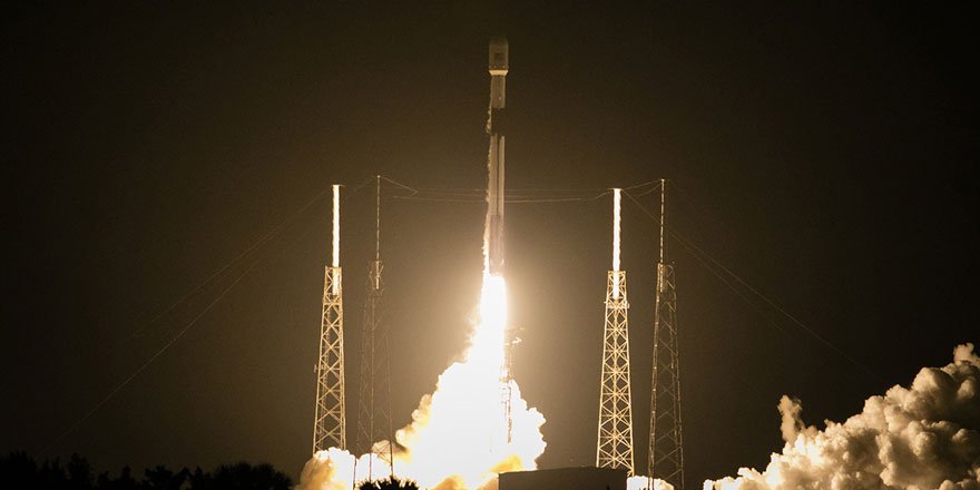 TÜRKSAT 5A'nın uzaya fırlatılma anından kareler