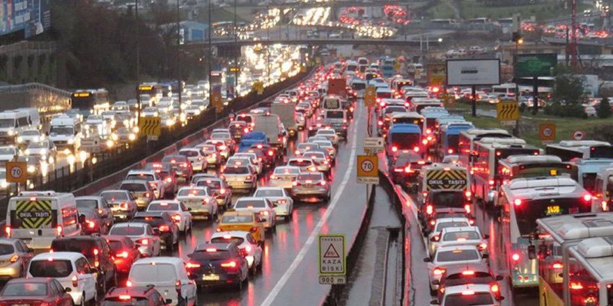İstanbul'da trafik yoğunluğu yüzde 72'ye çıktı