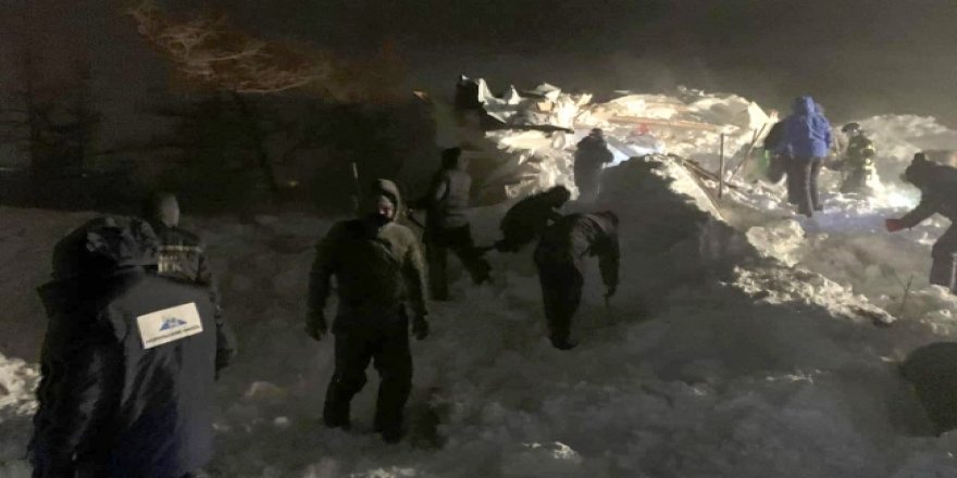 Sibirya'da çığ: 5 ev kar altında