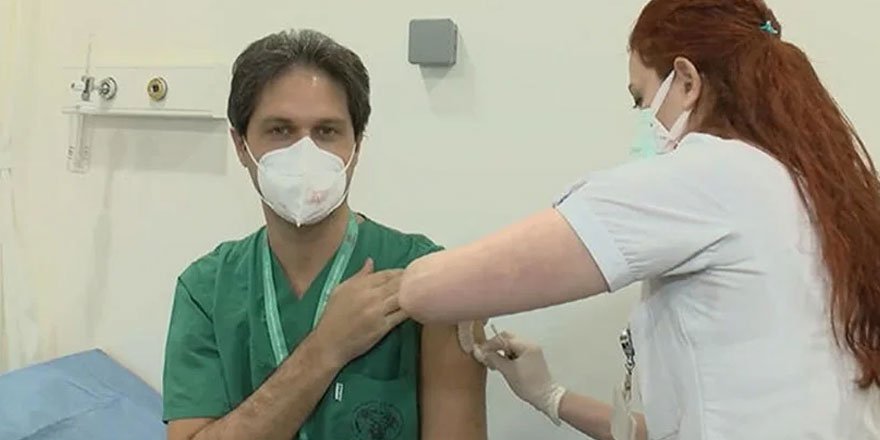 İstanbul'da sağlık çalışanları aşılanmaya başlandı