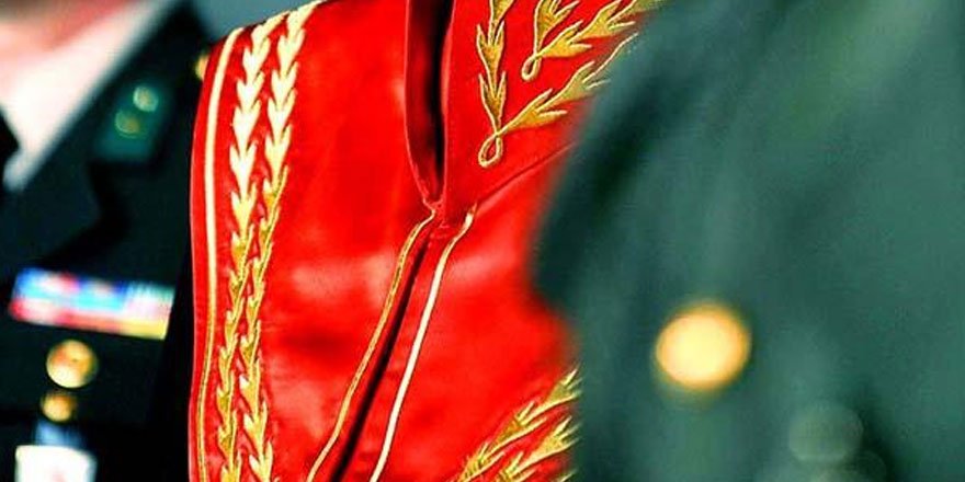 2 askeri hakim meslekten ihraç edildi