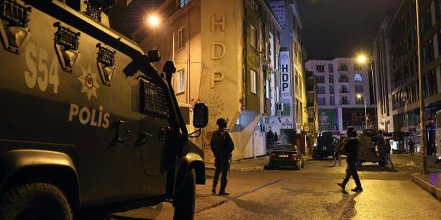 HDP Esenyurt ilçe binasına operasyon!