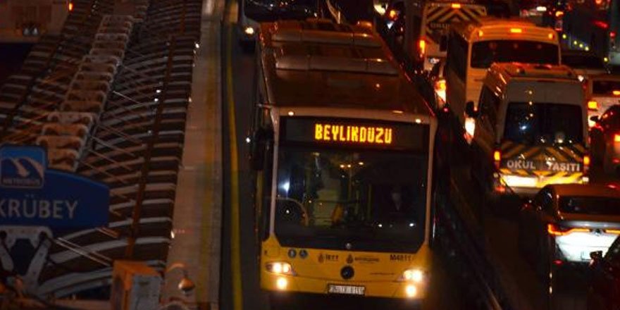 İstanbul'daki metrobüslerde kod uygulaması kaldırıldı