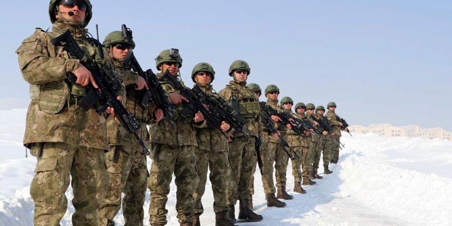 Mehmetçik yeni kamuflajlarıyla görev başında