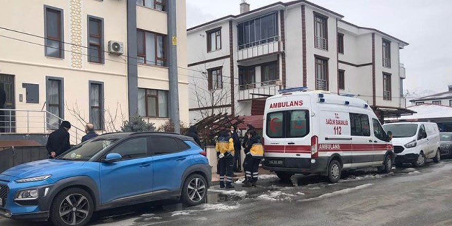 Polis memuru ve öğretmen eşi evde ölü bulundu