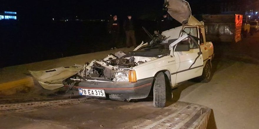 Kağıt gibi yırtılan araçtan yaralı kurtuldu