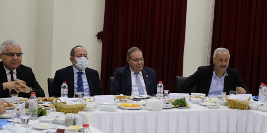 CHP Ekonomi Masası Heyeti Nevşehir'de iş dünyası temsilcileriyle buluştu