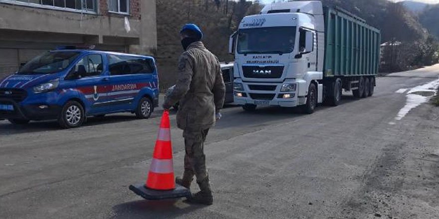 Cenazeye katıldı, mahalleyi ikinci kez karantinaya aldırdı