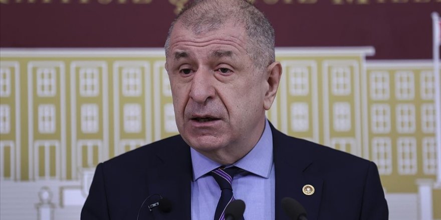 İstanbul Milletvekili Ümit Özdağ zehir zemberek suçlamalarla İYİ Parti’den istifa etti