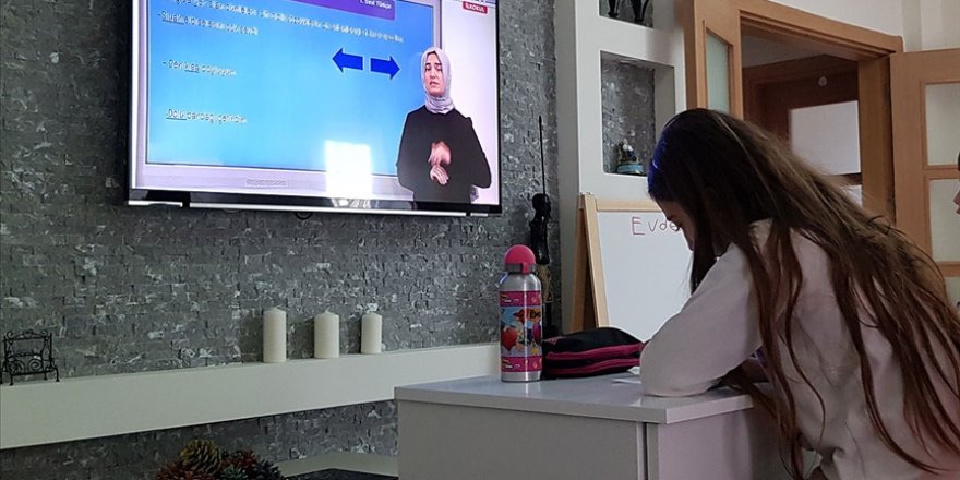 Ankara'da yarından itibaren yeniden uzaktan eğitime geçme kararı