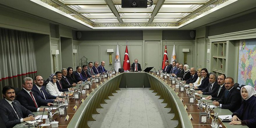 AK Parti MYK 'olağanüstü' toplanıyor