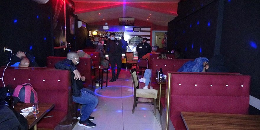 İzmir'de Kovid-19 tedbirlerine uymayan eğlence mekanı ve müşterilerine 177 bin lira ceza