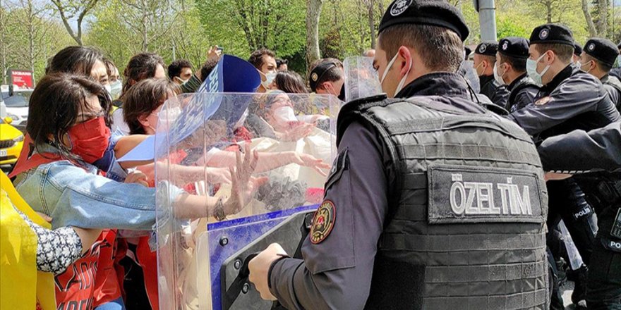 Taksim Meydanı'na izinsiz yürümek isteyen 212 kişi gözaltına alındı